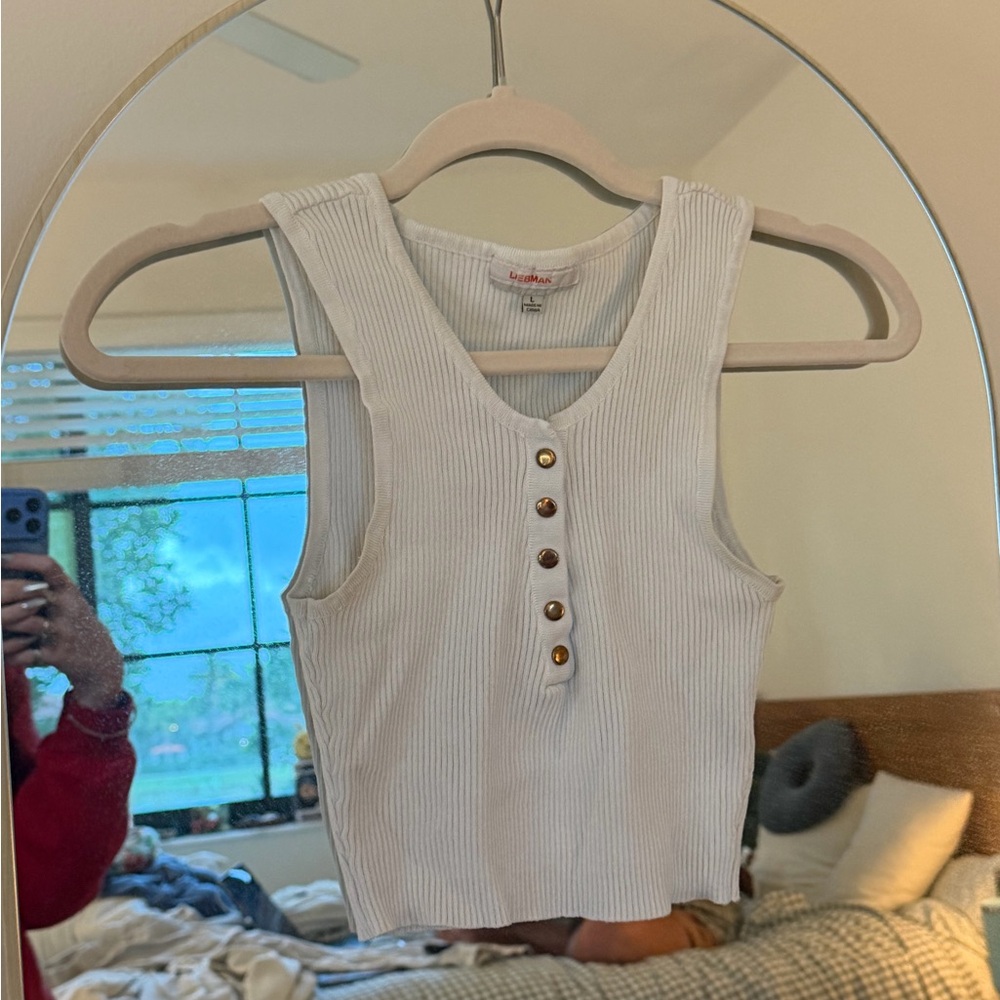 Stylish White Ribbed Tank Top with Button Detail
